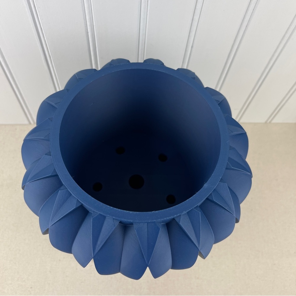 Halden Planter Pot, Indoor Planter w/ Drainage Hole and Drip Tray - Picture 3 of 10